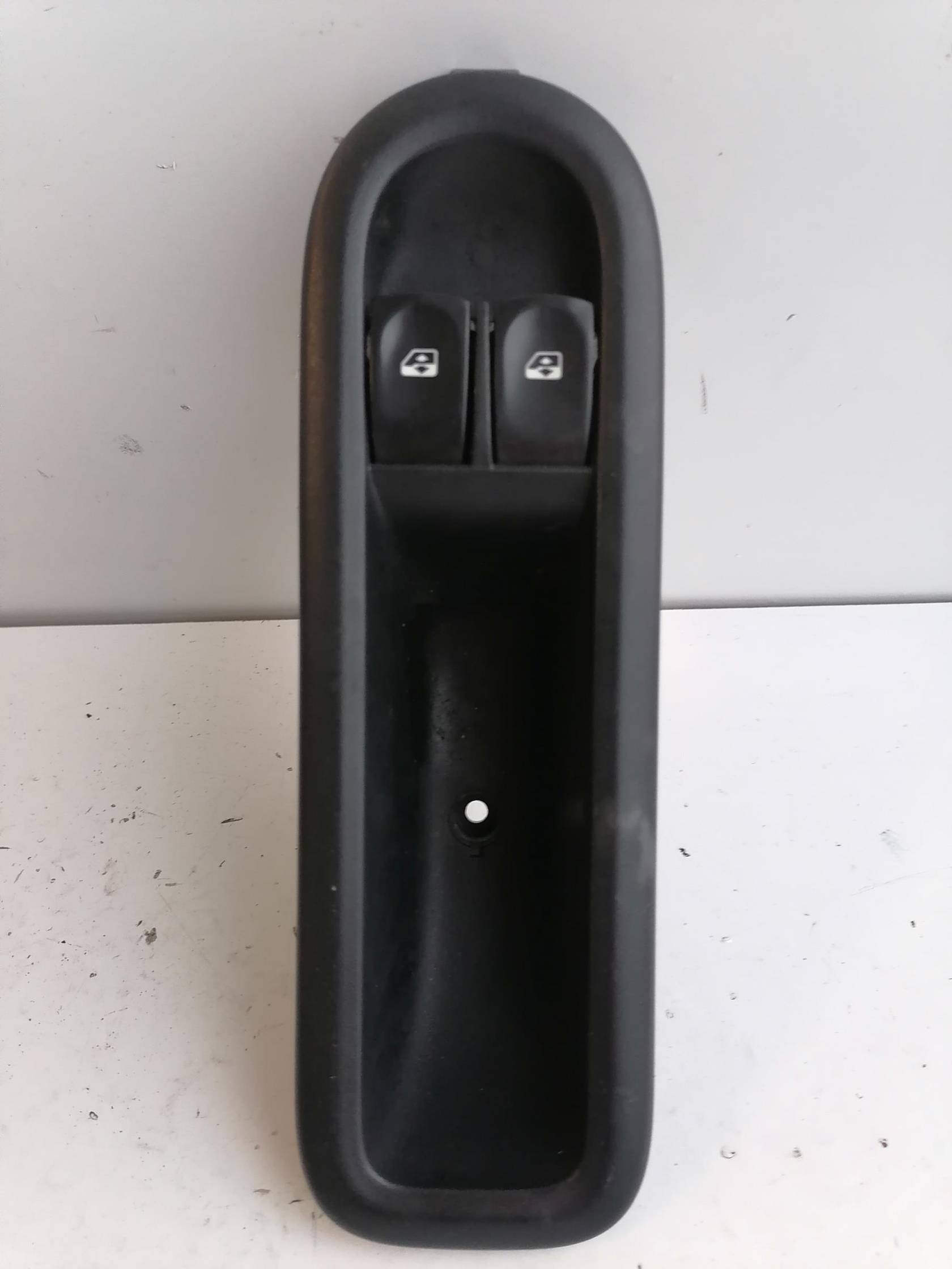 Interruttore alzacristalli porta ant. sx.